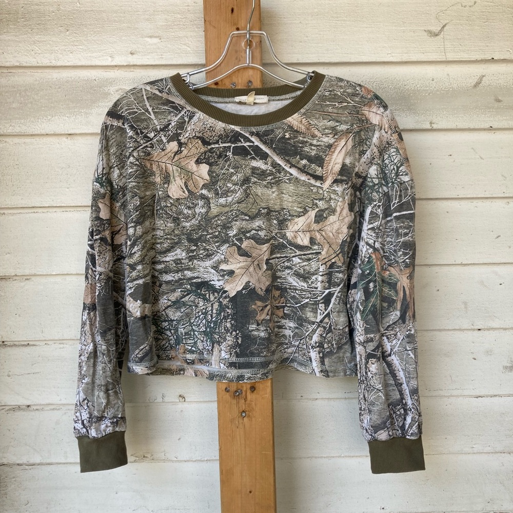 Gilded Intent Cropped Camo Shirt